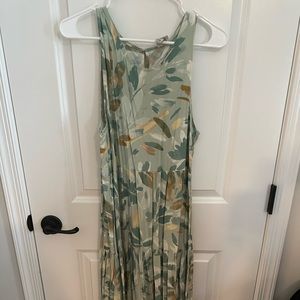 Sleeveless pattern maxi dress